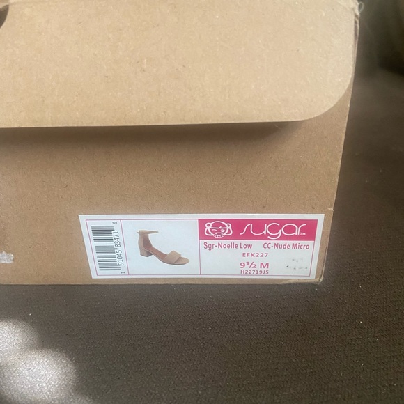 Nude color  block heel Sandals size 91/2 M  never worn. - Picture 5 of 5